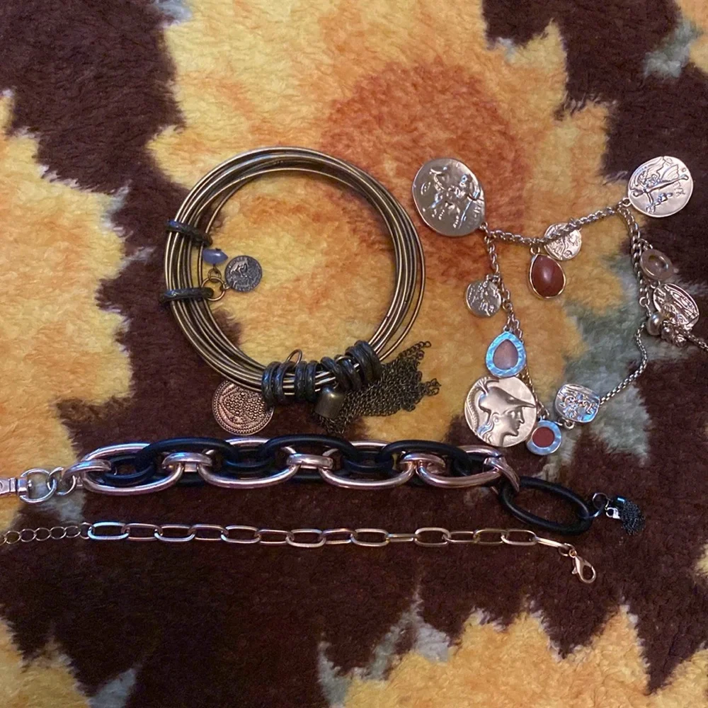Bracelets - Picture 4 of 6